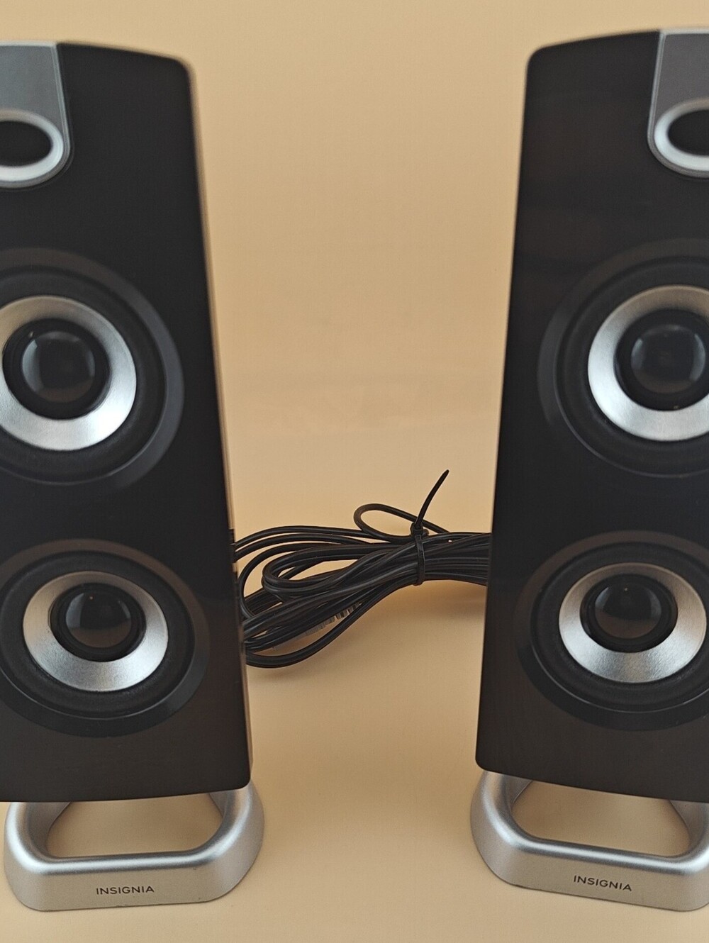 Insignia Wired Computer Speakers Left & Right Pair 3.5mm AUX Desktop Speakers